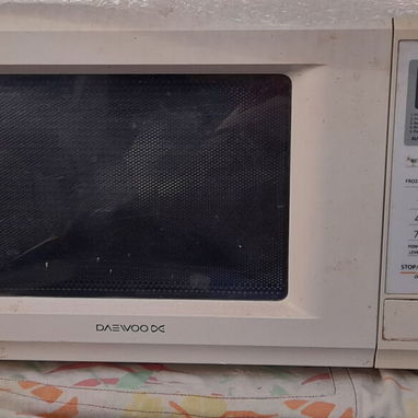 Horno microodas roto. Debe cambiar capacitor - Img 125971394