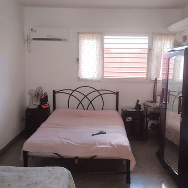 Se vende apto de lujo en biplanta de 4 aptos con garaje colectivo. Ubicado en 34 cerca de la ave 19, en planta alta, pla - Img 127648247