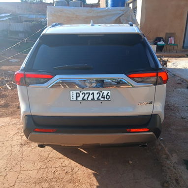 Vendo o negocio Toyota R4 cuatro 2025 con 32,000 km - Img 115599485