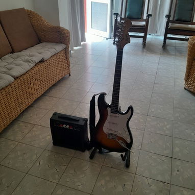 Guitarra electrica - Img 120478672