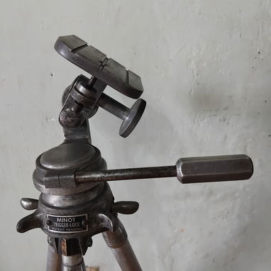 VENTA DE TRÍPODE PARA CÁMARAS - Img 117069616