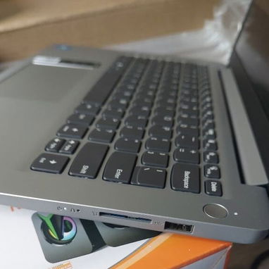 310usd Laptop Lenovo (NUEVA EN CAJA) - 3/4