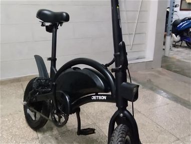 Se vende bicicleta eléctrica marca "Jetson Bolt Pro". Como nueva, muy poco uso. - Img main-image