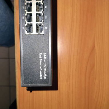 Switch de RED LAN marca Planet 24 puertos + 2 rollos de cables de red - Img 123267941