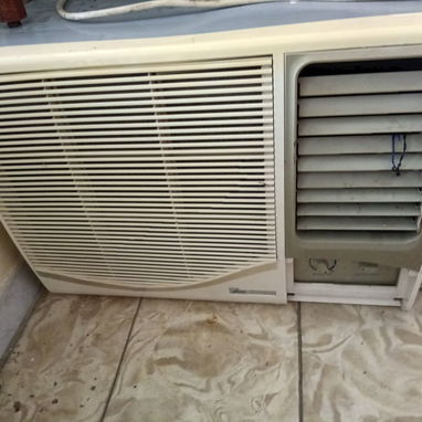 Aire acondicionado de pared (ventana) de uso en perfecto estado tecnico marca Vince todo original - Img 124616139