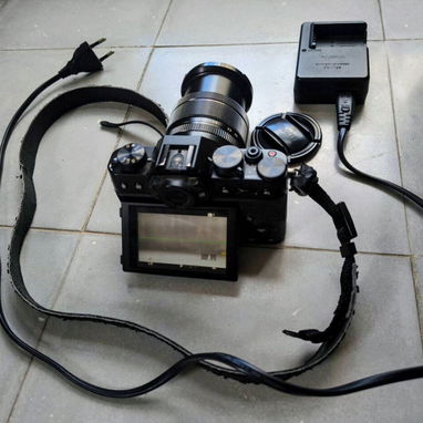 cámara Reflex Fujifilm X-T10 + objetivo Fujinon 18-55mm, 630 USD o equivalente, Vedado - 4/6