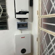 KIT 6 CON 5* * INVERSOR DE 6 KW * BATERÍA CON RESPALDO DE 5KW (51.2V-100A) * 4 PANELES 600W - Img 57445810