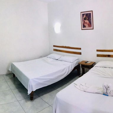 Cod.Z 🌴 Hostal en Playa Larga para Grupos Grandes de Personas | 4 Habitaciones | 12 Personas 🌊 - Img 118882201