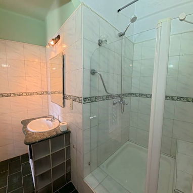 Alquiler 2 hab c/baño privado en Habana Vieja – Ideal para dos parejas – Cocina y terraza – 70 USD - Img 119643480