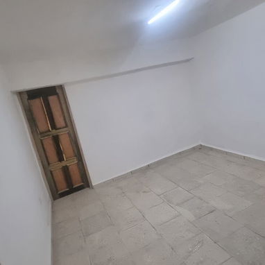 Apartamento puerta calle en centrl habana - Img 124757748