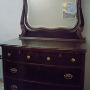 Cómoda de cuatro gavetas, mueble de antigüedad, precio negociable. - Img 54181083