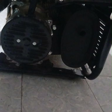 Vendo planta eléctrica prácticamente nueva - Img 124688785