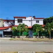 Exclusiva casa + departamento independiente en Miramar, por 5ta Avenida - Img 45728119