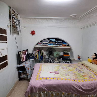 Cuarto céntrico en Colón Centro Habana. Es propiedad - 4/5