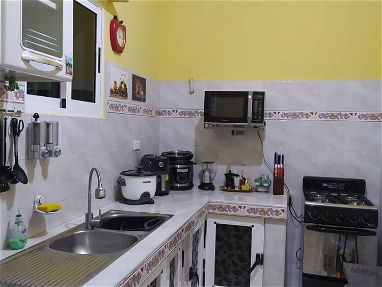 *$40 000euros o usd. En venta casa c/ tlf fijo y Nauta Hogar en Guanabacoa, Reparto  Naranjo, con 2 garajes en bajo - Img 65977563