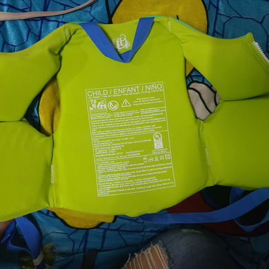 Chaleco salvavidas para niño de uso en perfecto estado - Img 122178441