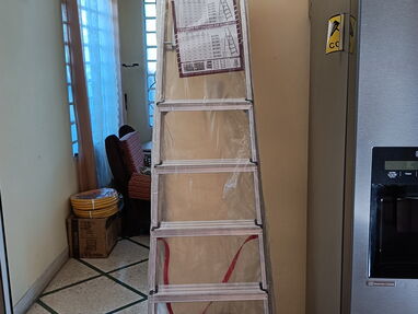 Escalera de 2.30m cerrada y 2.17m abierta de aluminio 110 euros - Img main-image-44558641