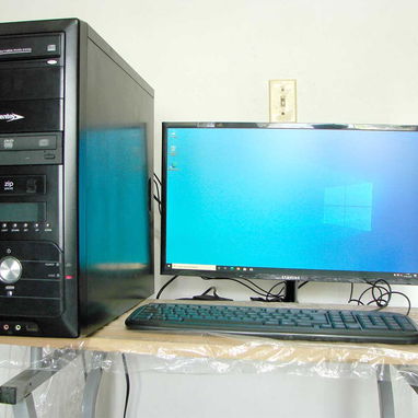VENDO PC COMPLETA CON SU MESA (de uso) - Img 125126399