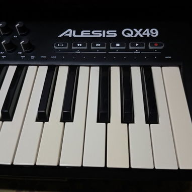 Teclado Controlador MIDI Alesis QX49 - 4/4