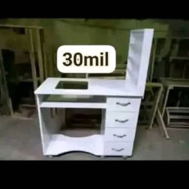 MESITAS DE UÑAS - 3/10
