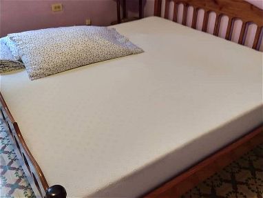 Vendo cama king size con colchón de espuma - Img main-image-45680909