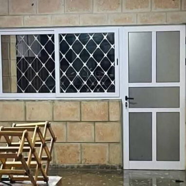 Marqueteria de aluminio. Realizamos puertas y ventanas a la medida que usted desee.Incluimos la mensajeria y el montaje - 2/8