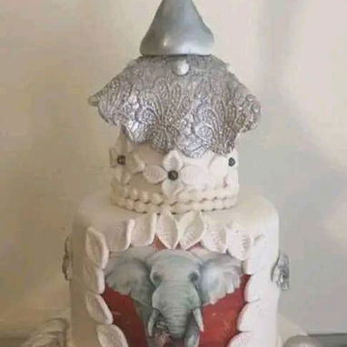 CAKES PARA SANTOS UNICOS DE MERENGUE Y FONDANT - 9/10