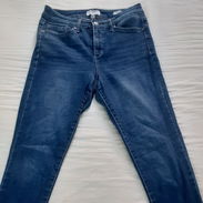 Pantalon pituza elastizado de mujer talla 8 (poco uso en buen estado) - Img 55783824