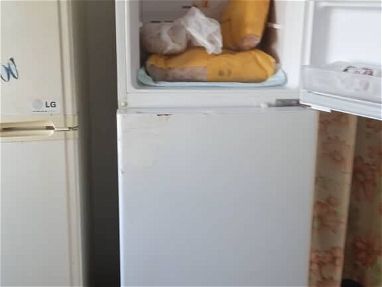Vendo refrigerador grande máquina buena enfría bastante - Img 66945375