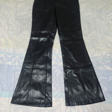 Variedad de ropa para mujeres y niños - Img 121069087