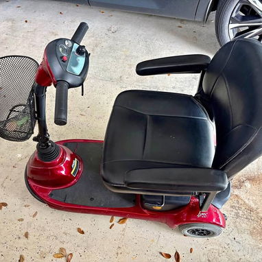 Vendo una  SILLA de RUEDAS ELECTRICA tipo scooter - 4/6