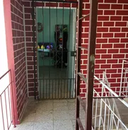 Permuto o vendo. 5000 USD. Apartamento de 2 cuartos grandes, sala, comedor,  cocina,  baño, patio, balcón y teléfono fij - Img 50018996