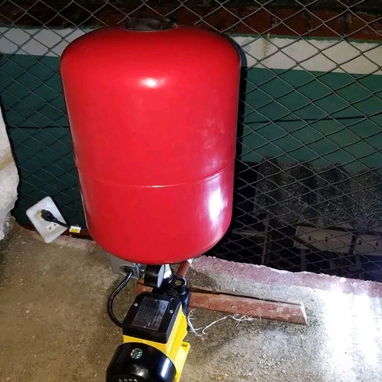 Montaje de equipos de presión automáticos y motor en cisterna ladrón de agua - Img 97697830