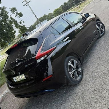 NISSAN LEAF 2019 – 100% ELÉCTRICO, AUTONOMÍA DE 270 KM Y CERO COMBUSTIBLE ⚡🚙 - 3/4
