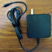 Cargador de laptop tipo de 65 w Nuevo en caja - Img 50018289