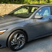 Hyundai Elantra del año 2025 . Pocos kilómetros recorridos, este moderno sedán de diseño aerodinámico y deportivo - Img 57359080