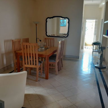 RENTA APARTAMENTO EN EL VEDADO / 2 HABITACIONES / 2 BAÑOS + OFICINA - Img 124115293