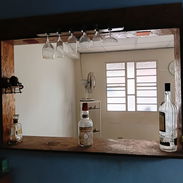 Mueble para un bar, con luces incluidas y sus copas - Img 57666305