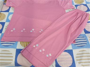 En venta blusa talla xl en 500, blusa talla m en 300, pantalón talla 14 en 600 y juego de dormir en 800 - Img main-image-45941126