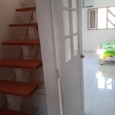 Vendo casa 🏠 puerta calle en Santo Suárez de 3 planta consta de 3cuarto,3baño,sala, cocina,comedor y área de lavado en - Img 119692646