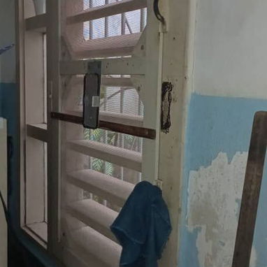 Casa ofertando🔖  📍Ubicación: Cerro, interior un pasillo de 4 apartamentos - 8/10