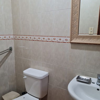 Ref #88. Ofertaaa espectacular casa independiente a la venta en Playa en excelente estado!!!! - 6/10