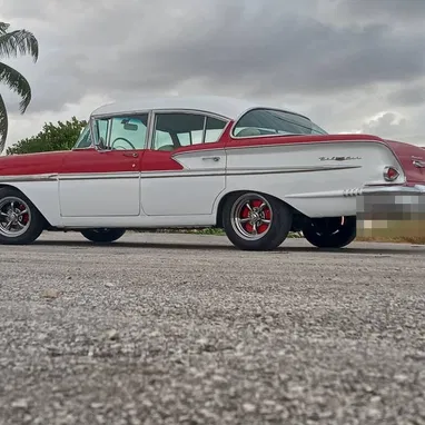Se vende Chevrolet Bel Air 1958, restaurado de fábrica. Pintura bitono rojo y blanco, interior en rojo y crema, en excel - 3/8