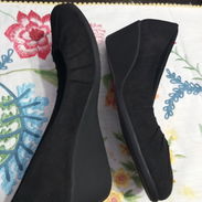 Vendo zapatos de pana o gamuza talla 40 muy acolchonado. - Img 57392487