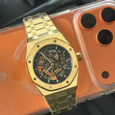 Audemars Piguet Royal Oak Skeleton_ y Audemars Piguet Royal Oak Frosted Gold_ - 3/4