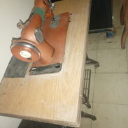 Vendo maquina de coser antigua con pedal - Img 45284178