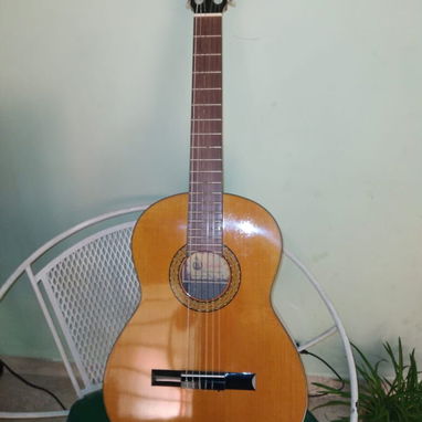 250 usd Guitarra española de estudio de gama alta ( Prudencio Sáez 1-S modelo8 con estuche rígido - 2/3