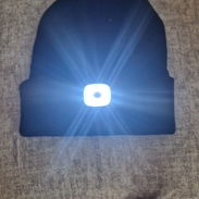 Gorra  con luz fuerte - Img 56570973