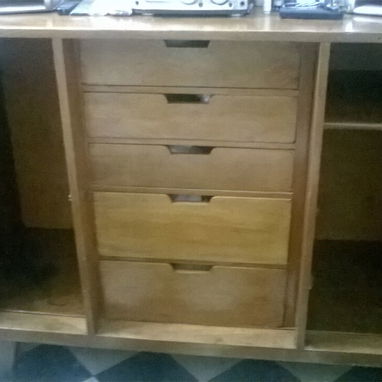 ACEPTO CUP, VENDO ESTE MUEBLE ES ANTIGUO Y DE BUENA MADERA ES DE CAOBA--#--55398589 PESA BASTANTE DE 5 GABETAS BIEN GRAN - Img 107596129
