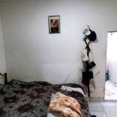 12500 usd vendo apartamento en el vedado es interior más q céntrico ubicado en 23 y G es en bajos de 1/4 con vestidor (q - Img 122797036